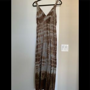 Super cute tie dye maxi dress